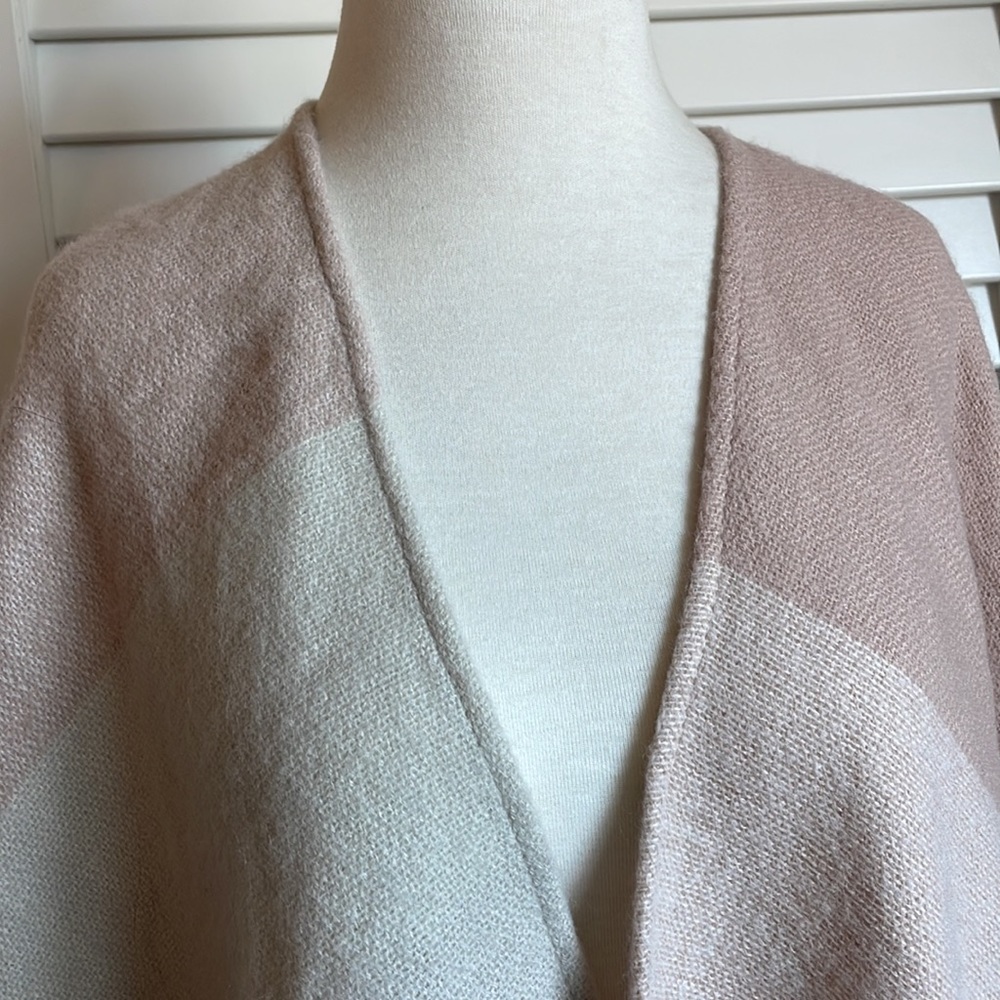 Soia & Kyo Colorblock Pattern Cape - Picture 3 of 7